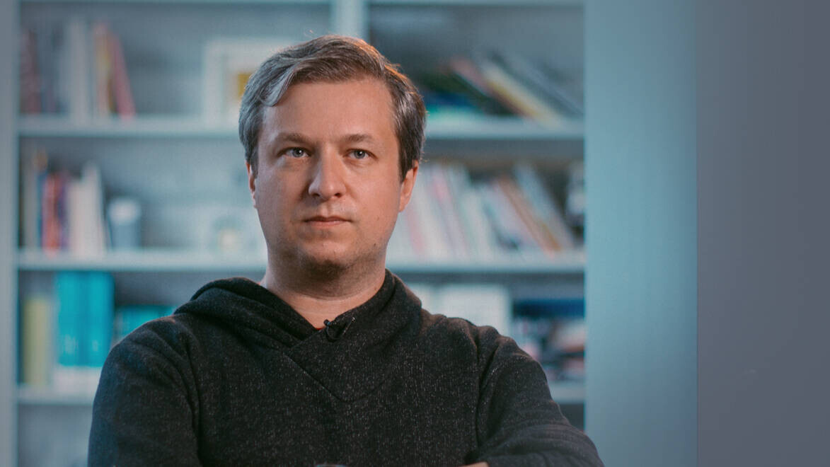 Антон Долин